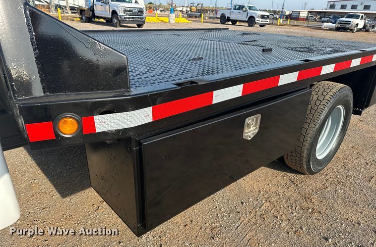 image for item EJ8843 2016 Ford F350 Super Duty flatbed pickup truck