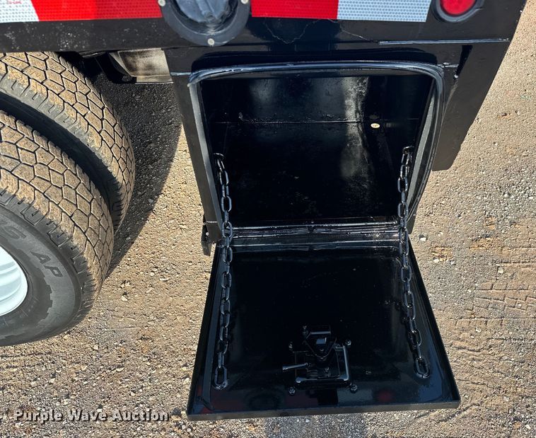 image for item EJ8843 2016 Ford F350 Super Duty flatbed pickup truck