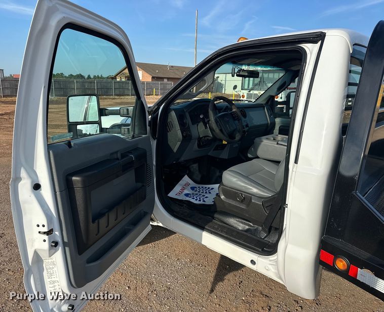 image for item EJ8843 2016 Ford F350 Super Duty flatbed pickup truck