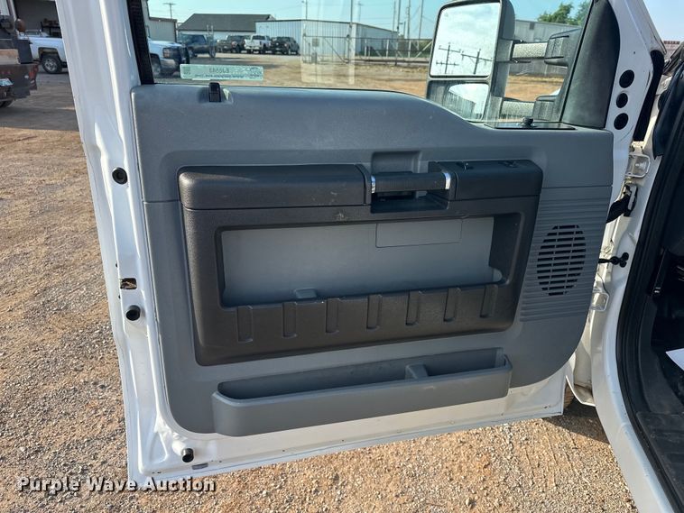 image for item EJ8843 2016 Ford F350 Super Duty flatbed pickup truck