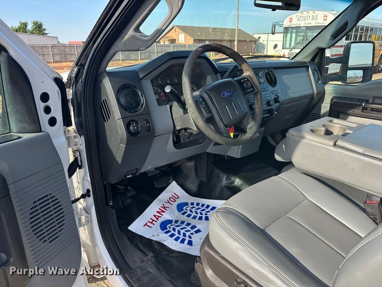 image for item EJ8843 2016 Ford F350 Super Duty flatbed pickup truck