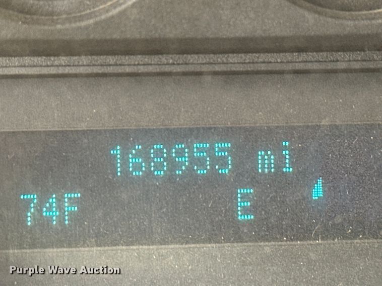 image for item EJ8843 2016 Ford F350 Super Duty flatbed pickup truck