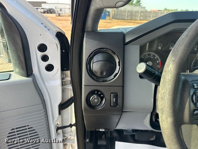 image for item EJ8843 2016 Ford F350 Super Duty flatbed pickup truck