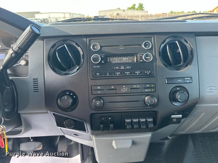 image for item EJ8843 2016 Ford F350 Super Duty flatbed pickup truck