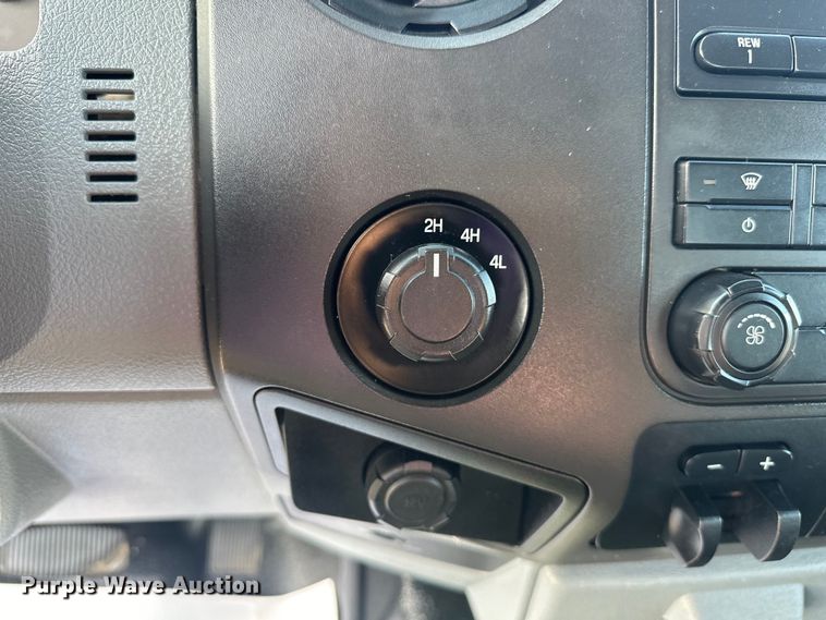 image for item EJ8843 2016 Ford F350 Super Duty flatbed pickup truck