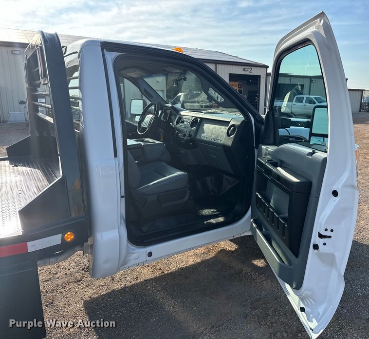 image for item EJ8843 2016 Ford F350 Super Duty flatbed pickup truck