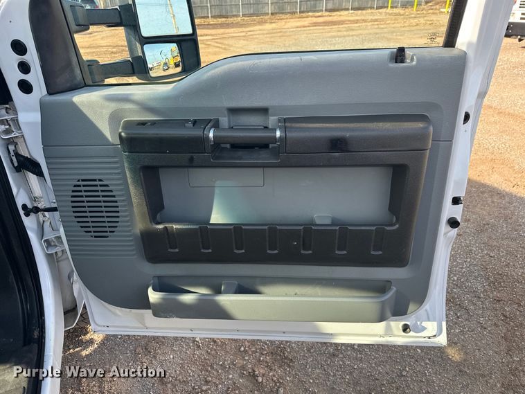 image for item EJ8843 2016 Ford F350 Super Duty flatbed pickup truck