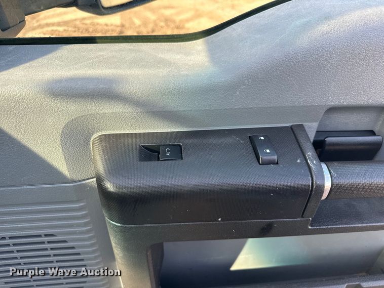 image for item EJ8843 2016 Ford F350 Super Duty flatbed pickup truck