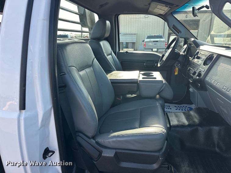 image for item EJ8843 2016 Ford F350 Super Duty flatbed pickup truck