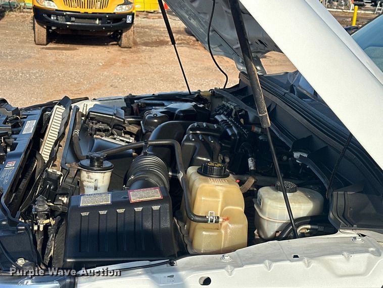 image for item EJ8843 2016 Ford F350 Super Duty flatbed pickup truck