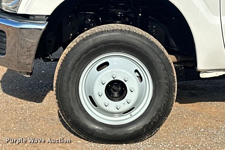 image for item EJ8843 2016 Ford F350 Super Duty flatbed pickup truck