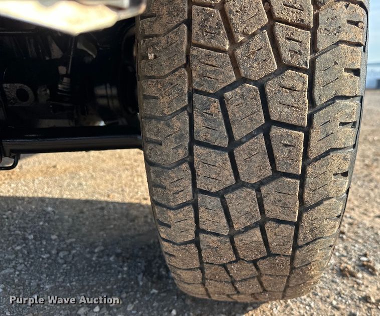 image for item EJ8843 2016 Ford F350 Super Duty flatbed pickup truck