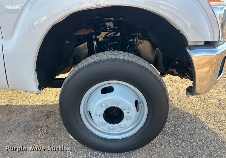 image for item EJ8843 2016 Ford F350 Super Duty flatbed pickup truck