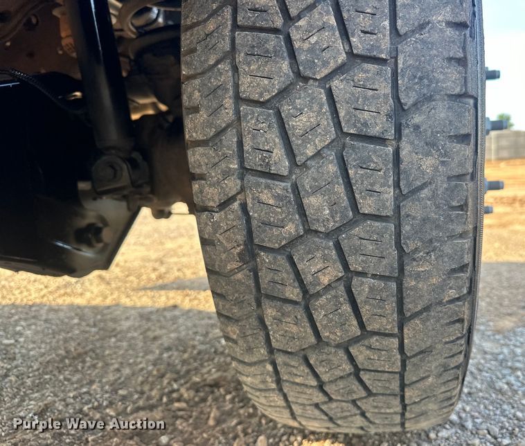 image for item EJ8843 2016 Ford F350 Super Duty flatbed pickup truck