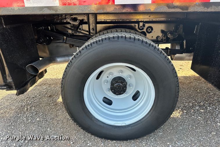 image for item EJ8843 2016 Ford F350 Super Duty flatbed pickup truck