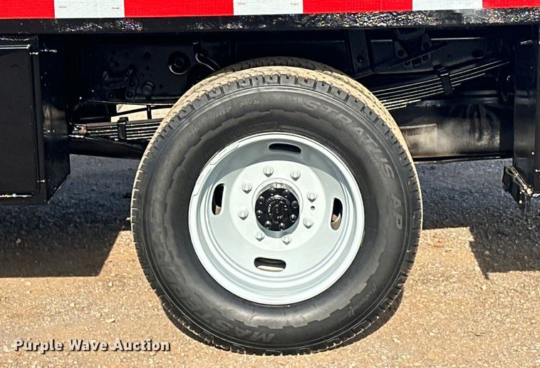 image for item EJ8843 2016 Ford F350 Super Duty flatbed pickup truck