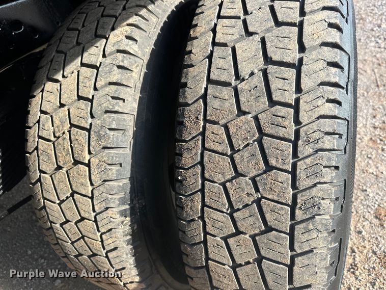 image for item EJ8843 2016 Ford F350 Super Duty flatbed pickup truck