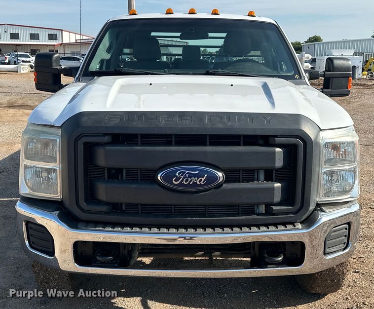 image for item EJ8845 2015 Ford F350 Super Duty flatbed pickup truck