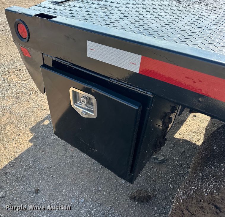 image for item EJ8845 2015 Ford F350 Super Duty flatbed pickup truck