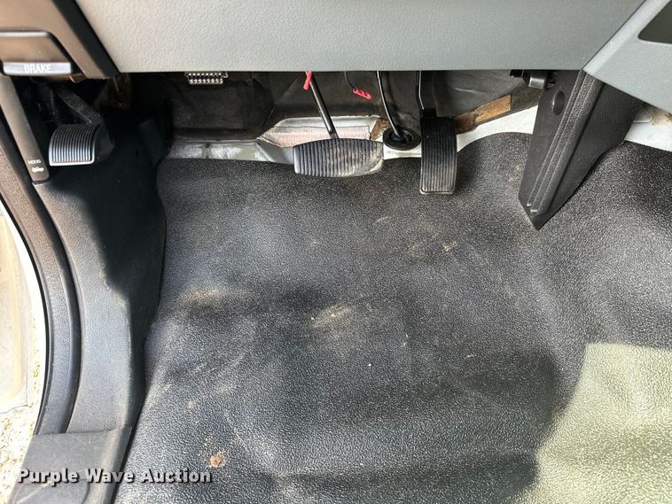 image for item EJ8845 2015 Ford F350 Super Duty flatbed pickup truck