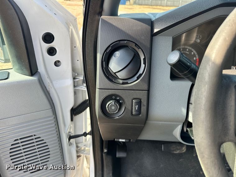 image for item EJ8845 2015 Ford F350 Super Duty flatbed pickup truck