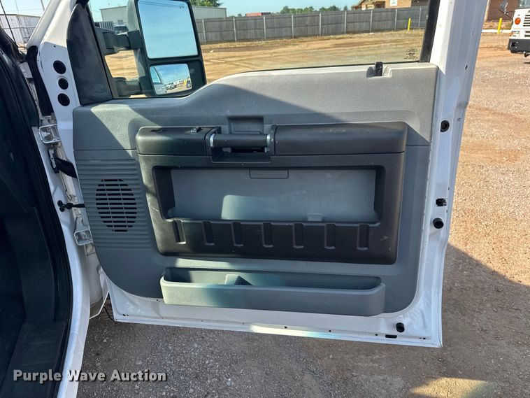 image for item EJ8845 2015 Ford F350 Super Duty flatbed pickup truck