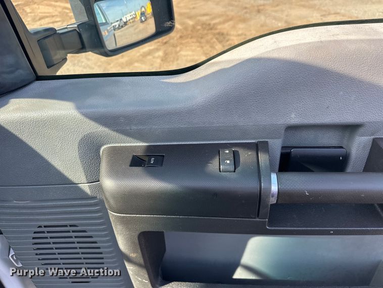 image for item EJ8845 2015 Ford F350 Super Duty flatbed pickup truck