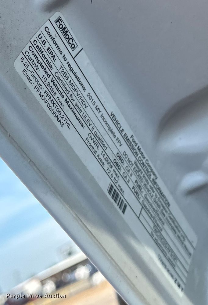 image for item EJ8845 2015 Ford F350 Super Duty flatbed pickup truck