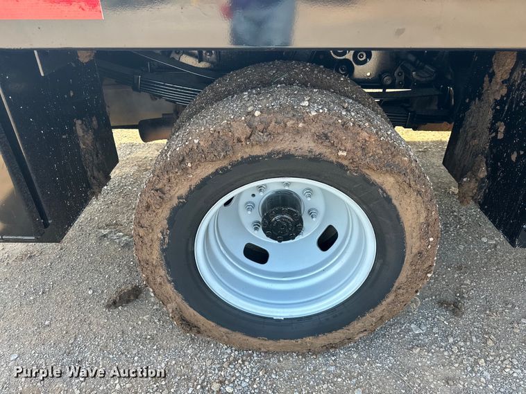 image for item EJ8845 2015 Ford F350 Super Duty flatbed pickup truck