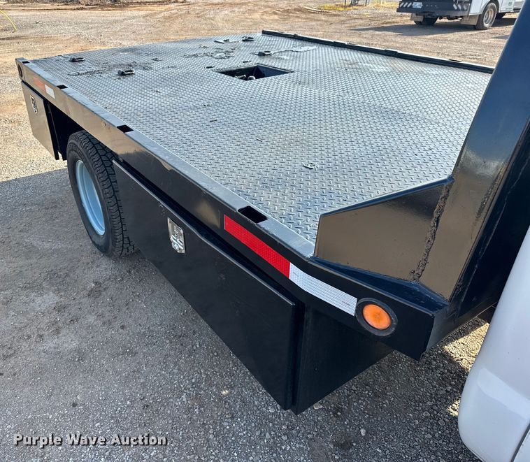 image for item EJ8846 2014 Ford F350 Super Duty flatbed pickup truck