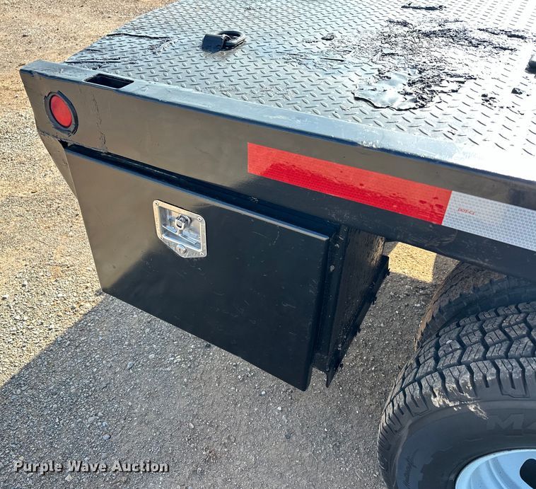 image for item EJ8846 2014 Ford F350 Super Duty flatbed pickup truck