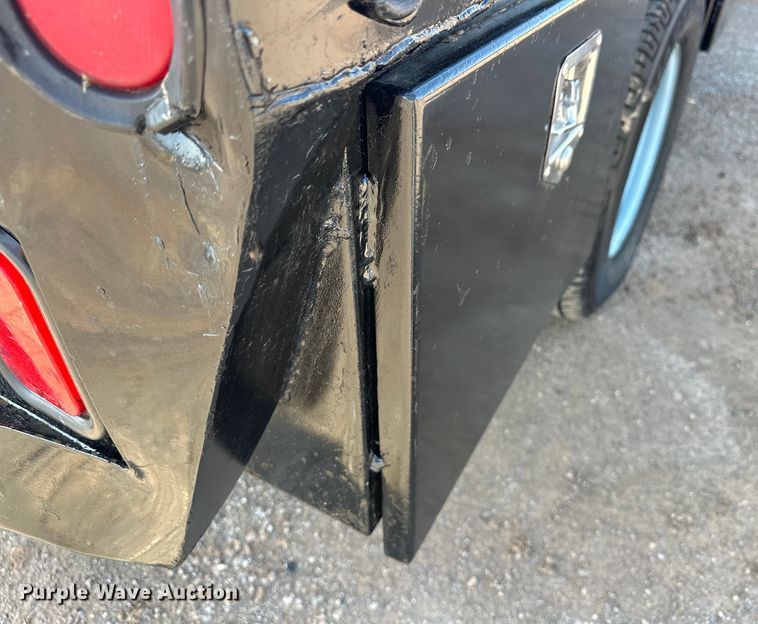 image for item EJ8846 2014 Ford F350 Super Duty flatbed pickup truck