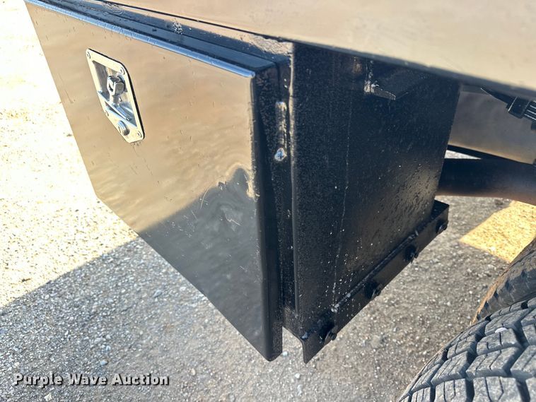 image for item EJ8846 2014 Ford F350 Super Duty flatbed pickup truck