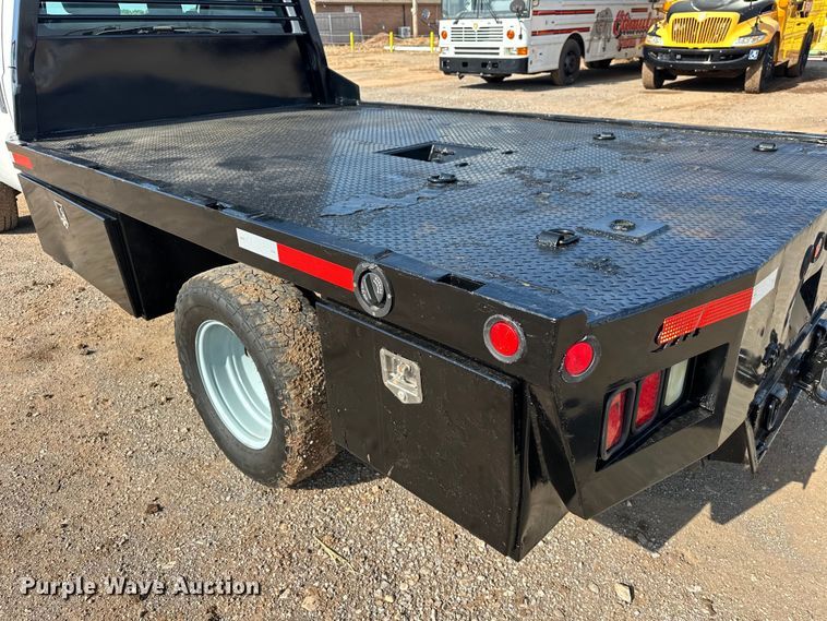 image for item EJ8846 2014 Ford F350 Super Duty flatbed pickup truck