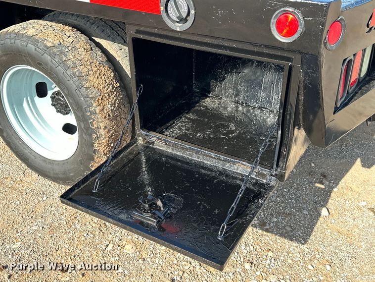 image for item EJ8846 2014 Ford F350 Super Duty flatbed pickup truck