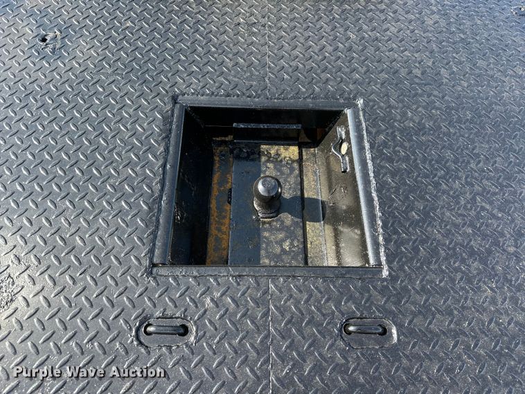 image for item EJ8846 2014 Ford F350 Super Duty flatbed pickup truck