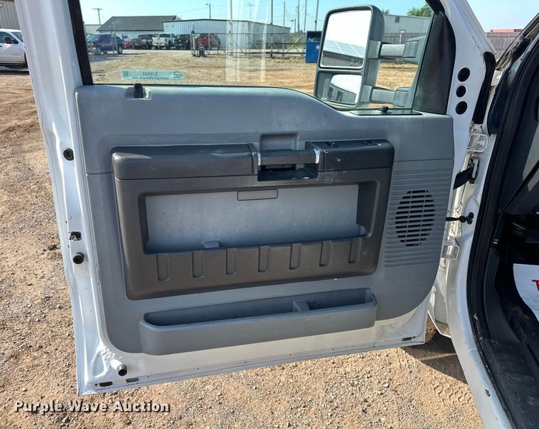 image for item EJ8846 2014 Ford F350 Super Duty flatbed pickup truck