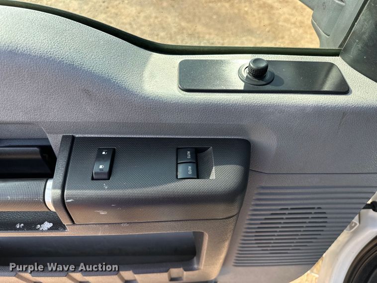 image for item EJ8846 2014 Ford F350 Super Duty flatbed pickup truck