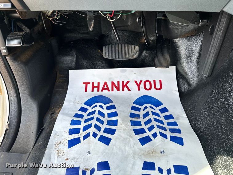 image for item EJ8846 2014 Ford F350 Super Duty flatbed pickup truck