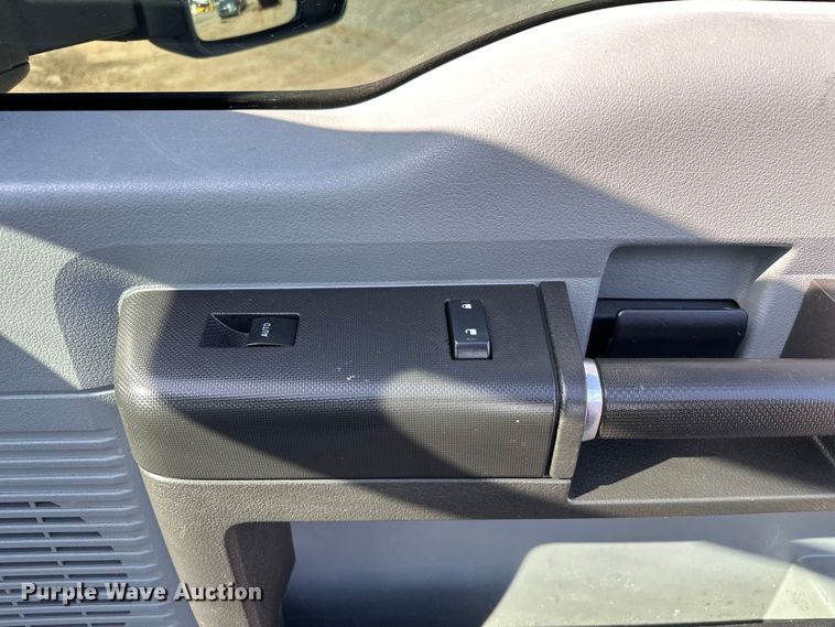 image for item EJ8846 2014 Ford F350 Super Duty flatbed pickup truck