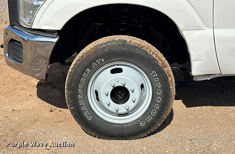 image for item EJ8846 2014 Ford F350 Super Duty flatbed pickup truck