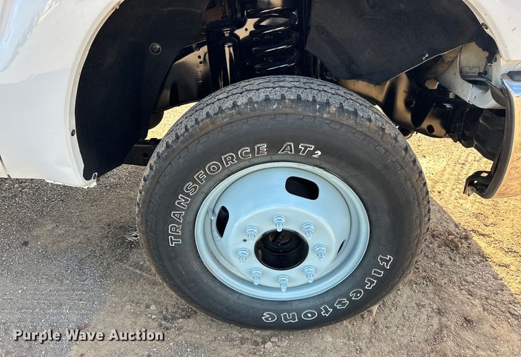 image for item EJ8846 2014 Ford F350 Super Duty flatbed pickup truck