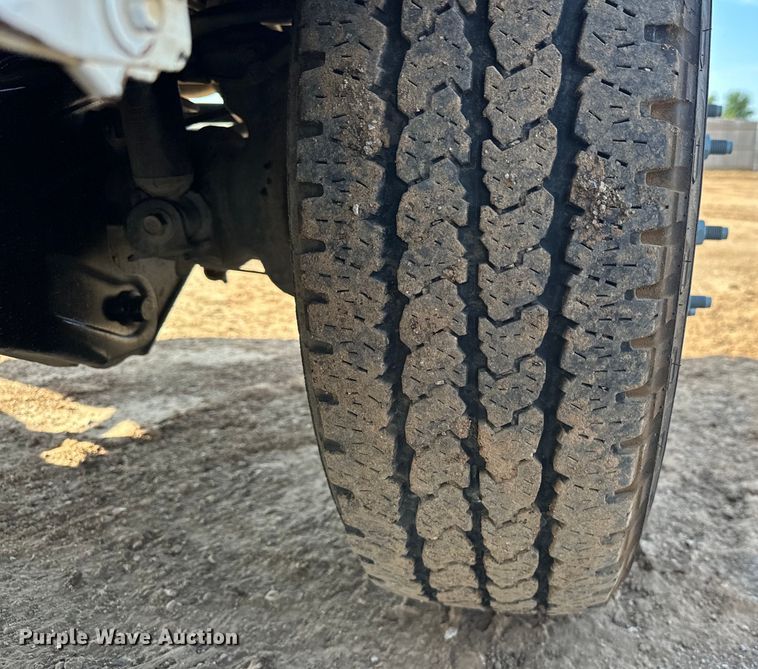 image for item EJ8846 2014 Ford F350 Super Duty flatbed pickup truck