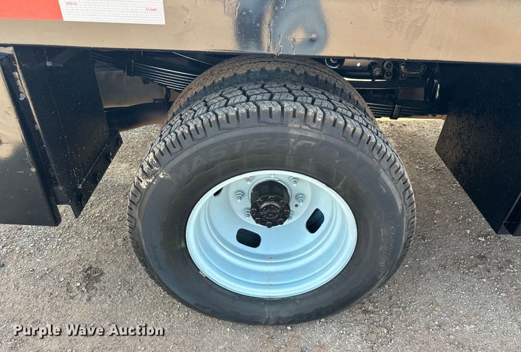 image for item EJ8846 2014 Ford F350 Super Duty flatbed pickup truck