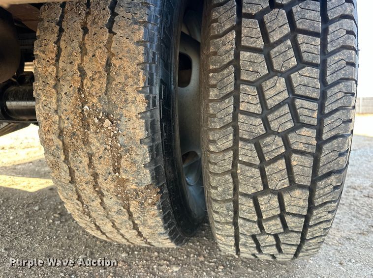 image for item EJ8846 2014 Ford F350 Super Duty flatbed pickup truck