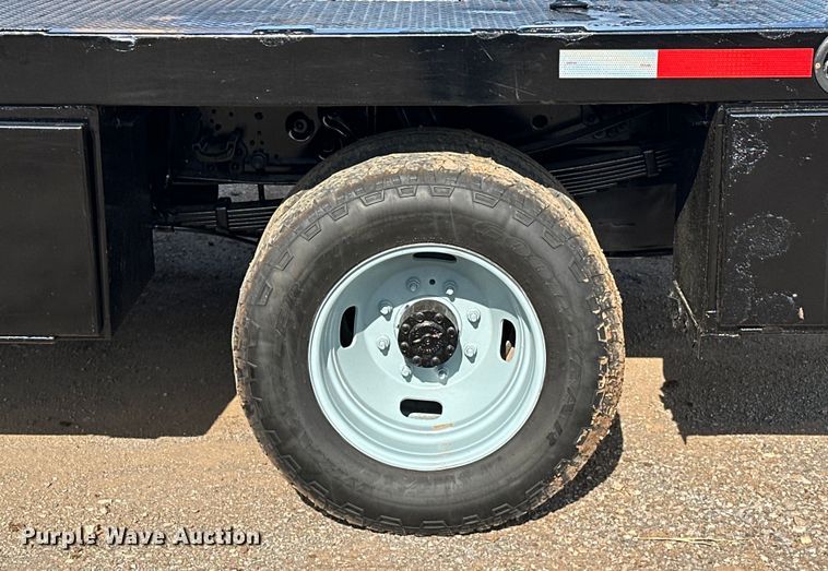 image for item EJ8846 2014 Ford F350 Super Duty flatbed pickup truck