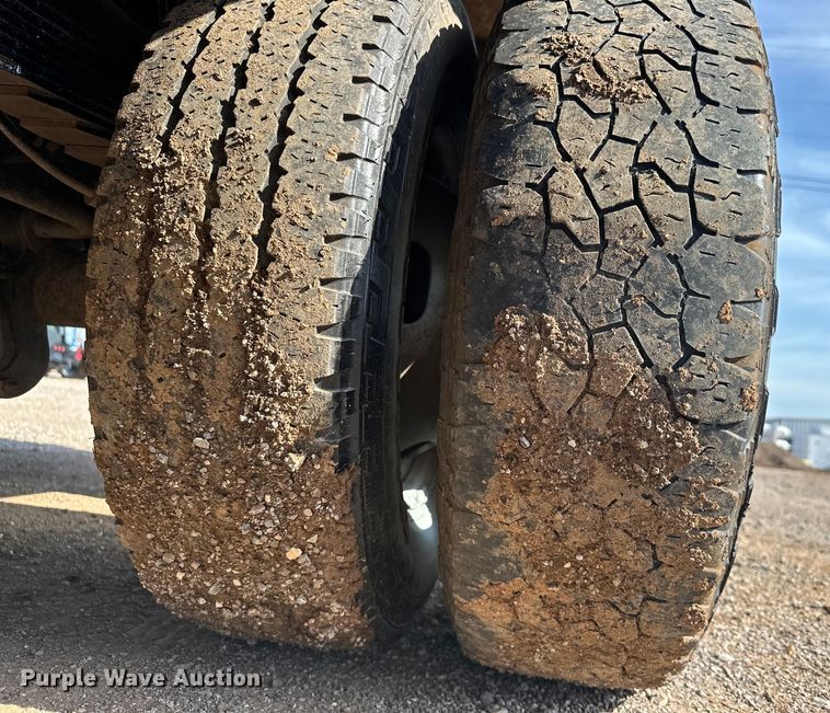 image for item EJ8846 2014 Ford F350 Super Duty flatbed pickup truck