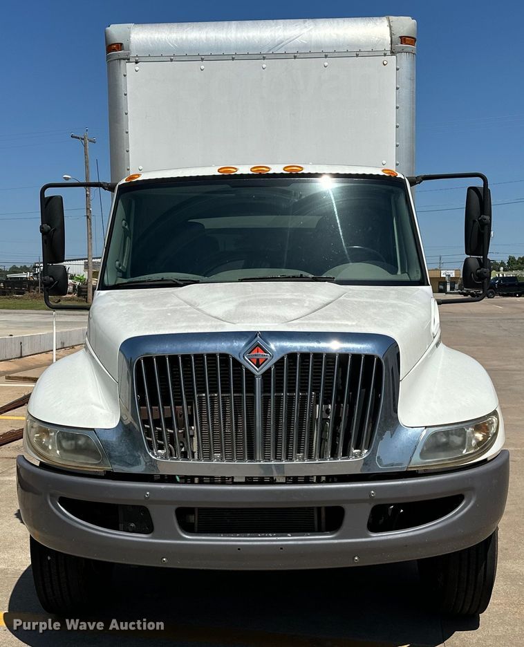 image for item EJ8855 2011 International  DuraStar 4400  box truck