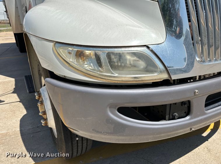 image for item EJ8855 2011 International  DuraStar 4400  box truck