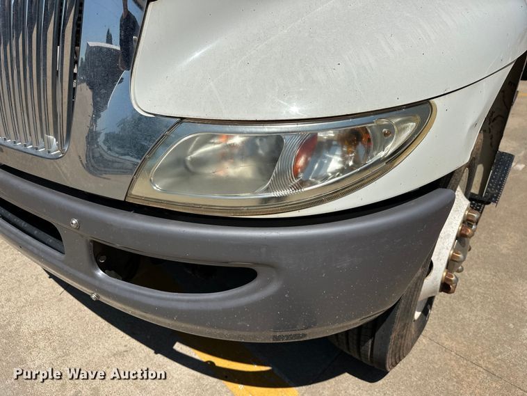 image for item EJ8855 2011 International  DuraStar 4400  box truck